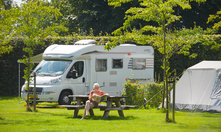 Genieten van het leven te midden van de natuur én in alle vrijheid met eigen tent, caravan of camper.