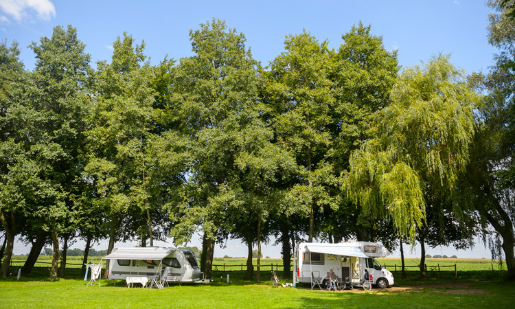 Genieten van het leven te midden van de natuur én in alle vrijheid met eigen tent, caravan of camper.